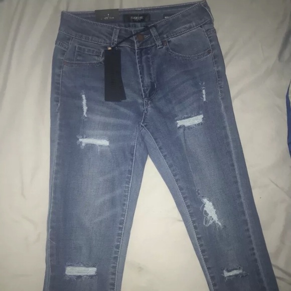 Mid rise Fashion Nova ripped jeans. - Picture 1 of 2